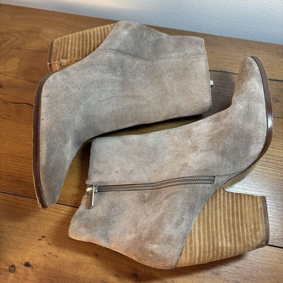 Charles David Women's 9 Niche Taupe Suede Ankle Boots Pointy Toe Stack Heel - Picture 4 of 11